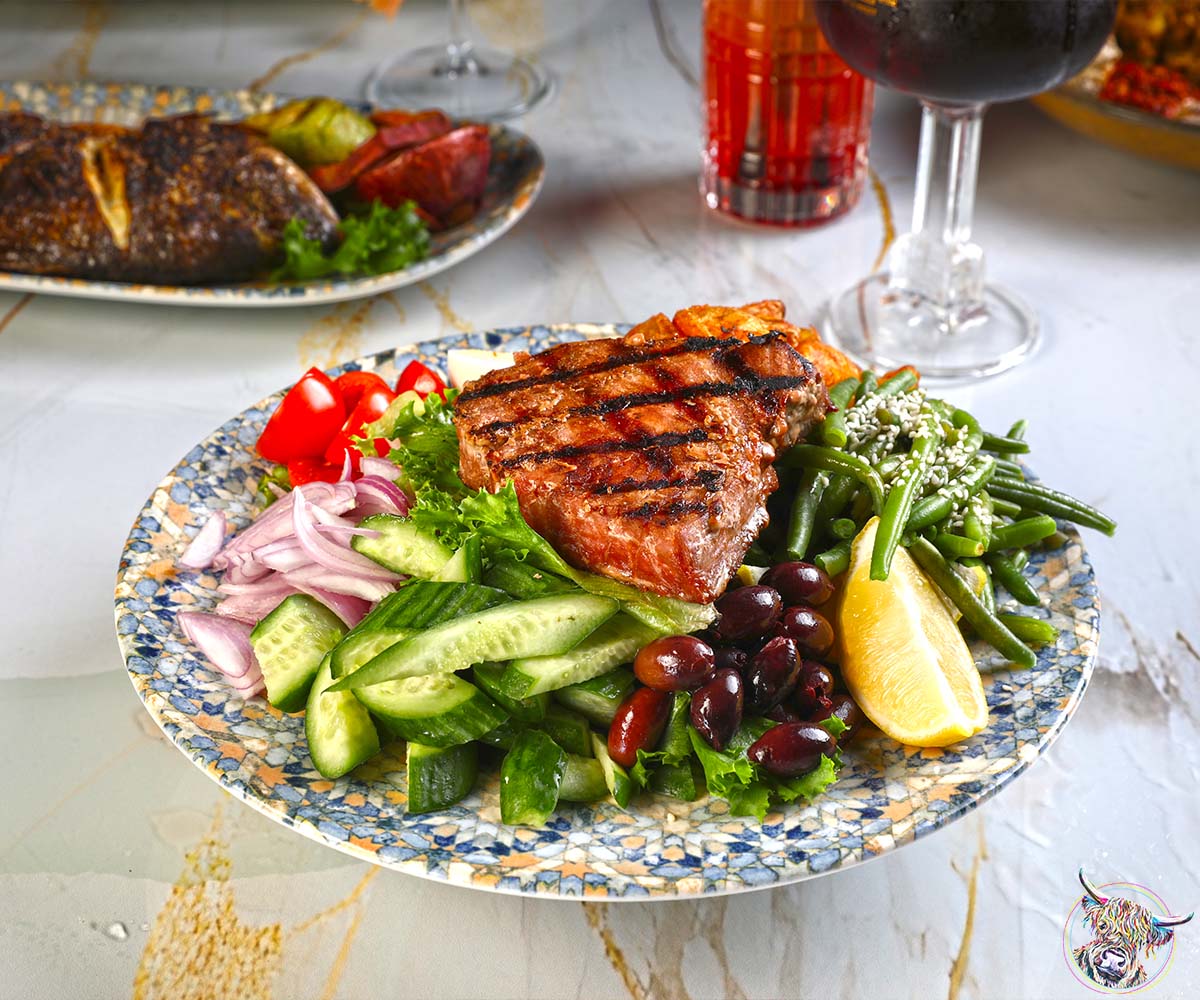 הפי דייס – חוף הקשתות ימי גיבוש לעובדים - סלט טונה שף שולחן מלא