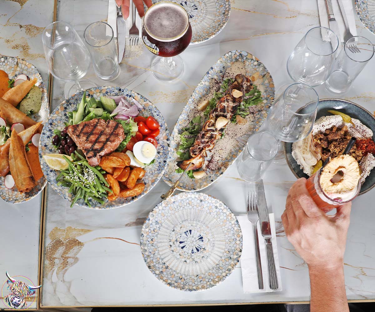 הפי דייס – חוף הקשתות ימי גיבוש לעובדים - שולחן מלא במנות שף